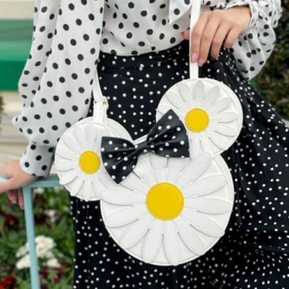 🌼 NEW Minnie Mouse Daisy Floral Crossbody Bag Purse Loungefly Disney - Picture 2 of 7